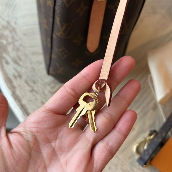 Louis Vuitton Monogram Montaigne BB MNG Hand Bag - Picture 7 of 16